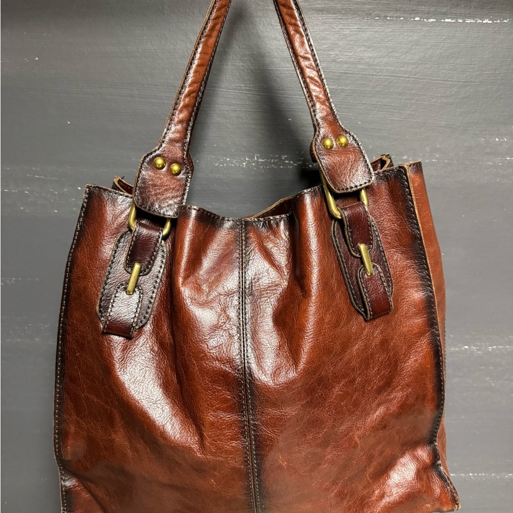 Elegant Brown Leather Tote Bag - Picture 2 of 3